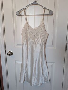 Vintage Go Softly Stain Lace Slip Nightgown W8 Ivory/White